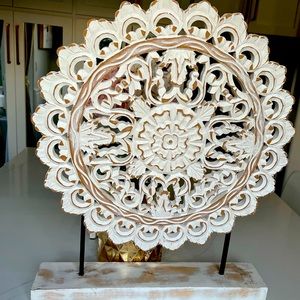 Beautiful wood medallion accent for your home